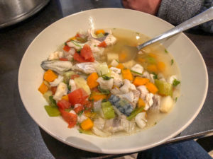 Lecker-die-erste-Fischsuppe