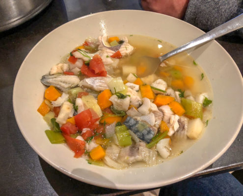 Lecker-die-erste-Fischsuppe